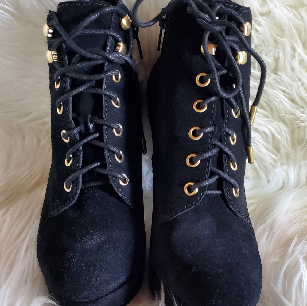 Women's shoes